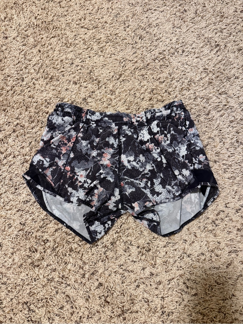 lululemon Hottyhot short 2”